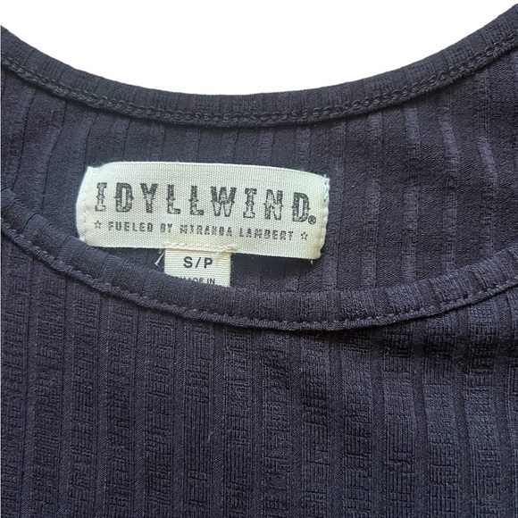 Idyllwind Black shirt size small with ruched sleeves - Picture 2 of 4
